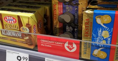 Kostka kostce nierówna. Masło 250 g drożeje, a 200 g tanieje. Eksperci: To wygląda na spekulacje na rynku
