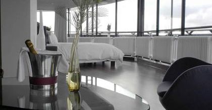 Noc w stylu Jamesa Bonda w Rotterdamie