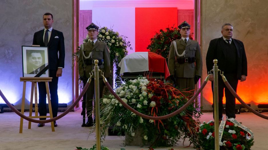 Wartę honorową przy trumnie Jana Olszewskiego pełnili Michał Rachoń i Tomasz Sakiewicz