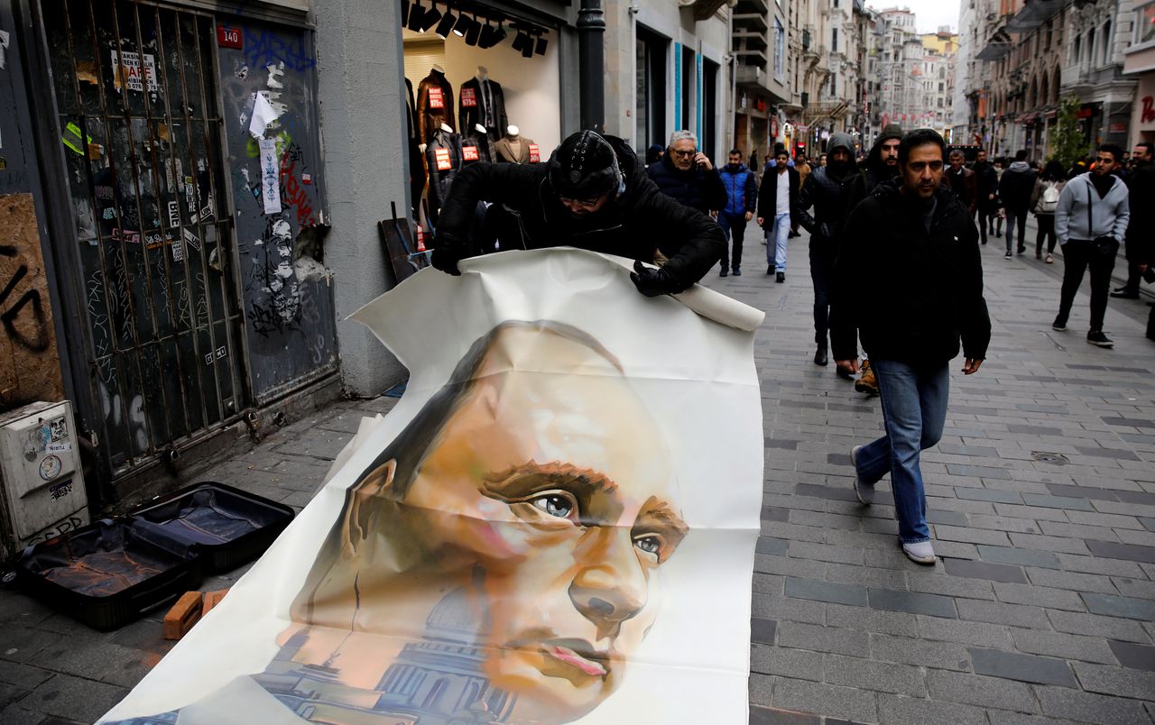 Władimir Putin jako superbohater. Wystawa rosyjskiego artysty w Turcji usunięta