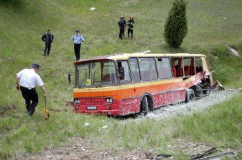 Czworo rannych po zderzeniu gimbusa z lokomotywą