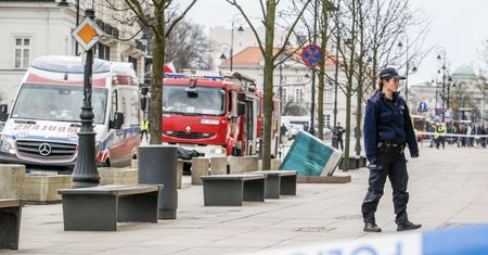 "Podłożyłem bombę" - dwa słowa, za które można stracić wolność i duże pieniądze. Sąd nie uwierzy, że to głupi żart