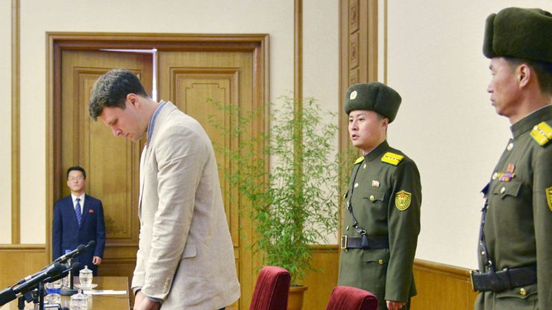 Otto Warrmbier na sali sądowej w Korei Płn. 