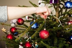 Nie tylko jednokolorowe, szklane kule Podpowiadamy, jak zmienić świąteczne drzewko