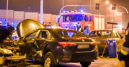 Zarzut ws. karambolu z udziałem auta Macierewicza. Kierowcy grozi kara więzienia