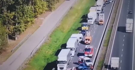 Karambol na S8 w kierunku Warszawy. W miejscowości Głuchy zderzyło się sześć samochodów