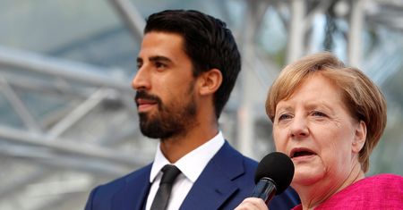 Angela Merkel raz jeszcze przyjęłaby uchodźców. Nadal będzie wywierać presję na Polskę