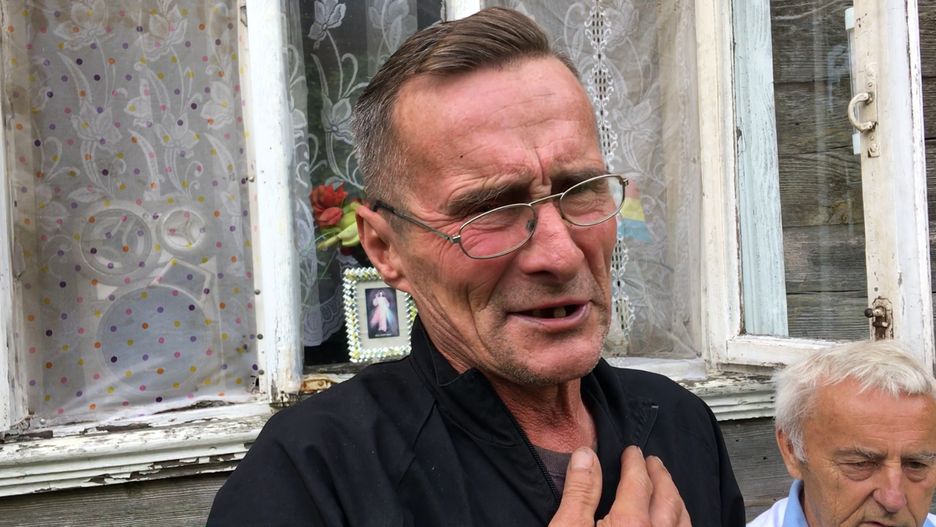 Mieszkaniec Siemiatycz opowiada o stosunku do Niemców, miłości do Polski i dumnie prezentuje flagę na swoim podwórku. - Wziąłem przykład od Amerykanów - przyznaje.