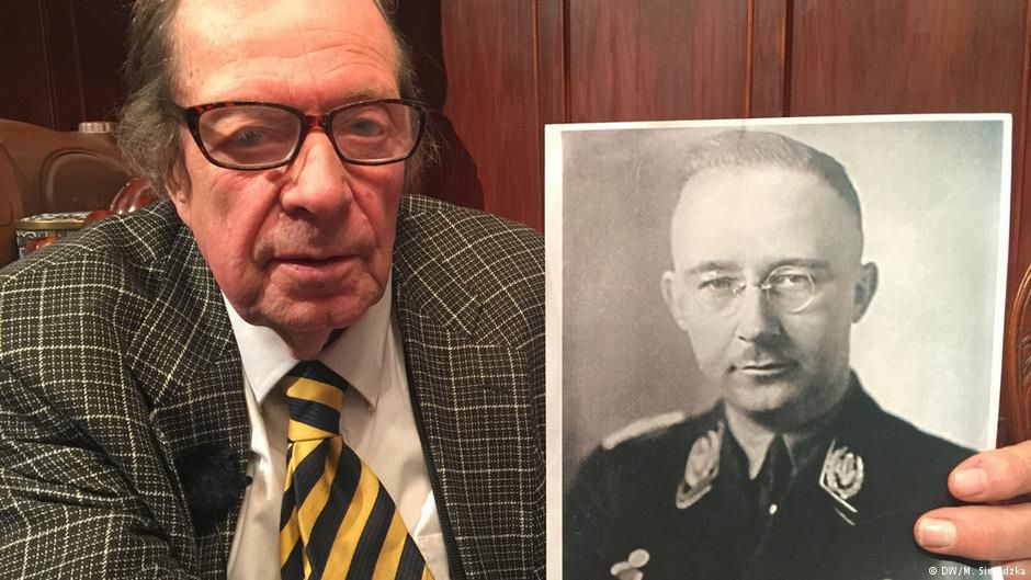 Na zdjęciu Heinrich Himmler, "przyjaciel" adopcyjnej rodziny 