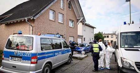 Niemcy. Wstrząsające odkrycie w domu pod Aachen. Na parterze znaleziono trzy zakrwawione ciała