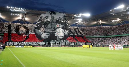 Stary kibic Legii ośmielił się nie poprzeć oprawy. Grożą mu, że już nie wejdzie na stadion