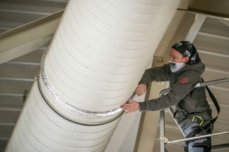 Dostał 14 tys.euro zapomogi. "Powraca wiara w niemiecki Ordnung"