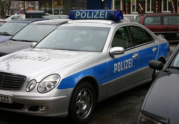 Kradł samochody i prawie zabił policjanta. Proces Polaka w Berlinie