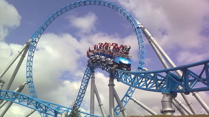 Zmienność notowań bitcoina bywa tak wielka, że nasuwa się skojarzenie z rollercoasterem.