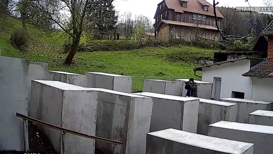 Kopia Pomnika Pomordowanych Żydów Europy tuż pod domem skrajnie prawicowego polityka.