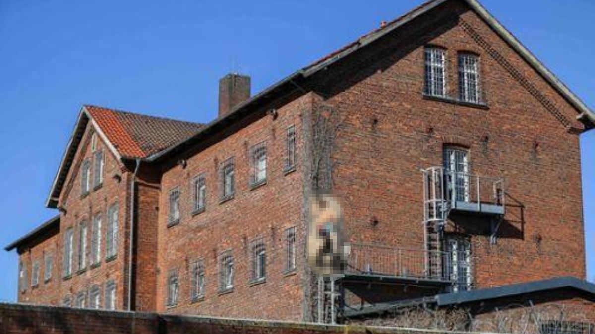 Niemiecki nastolatek próbował dostać się do okna swojej ukochanej w więzieniu.