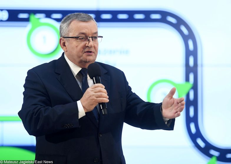 Minister Andrzej Adamczyk przedstawił harmonogram prac nad ustawą przywracającą połączeń autobusowe do wszystkich miejscowości w kraju