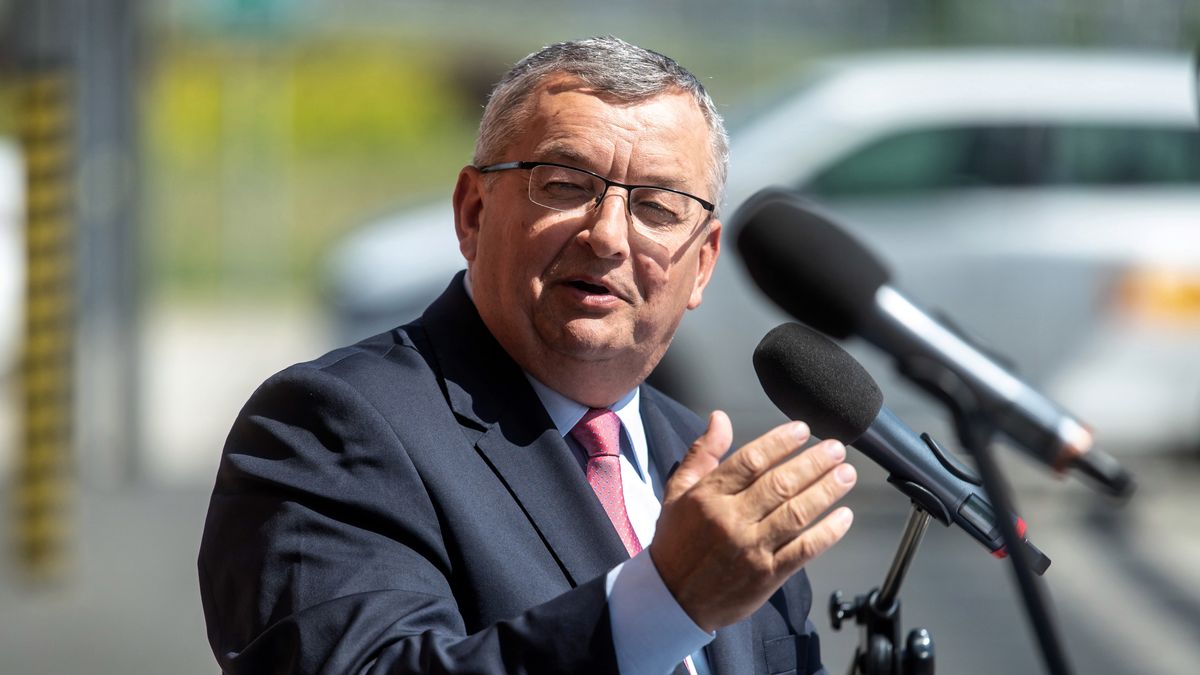 Andrzej Adamczyk sam zachęca do korzystania z aplikacji do płatności na autostradach. To będzie nowy standard