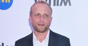 Piotr Adamczyk stanął przed ołtarzem z gwiazdą telenoweli. Vega kręci film w kościele