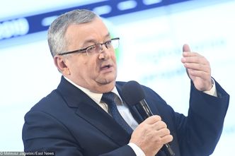 "Money. To się liczy". Opóźnienia w budowie dróg. Gościem minister infrastruktury