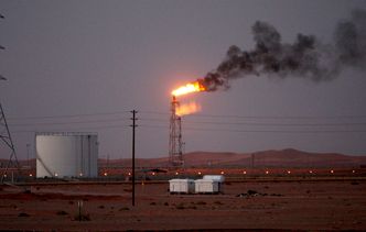 Atak na rafinerie w Arabii Saudyjskiej. Eksperci: cena ropy będzie gwałtownie rosła