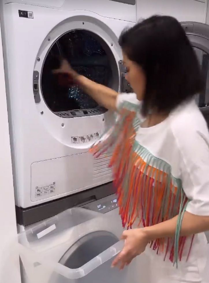 Katarzyna Cichopek sprząta mieszkanie