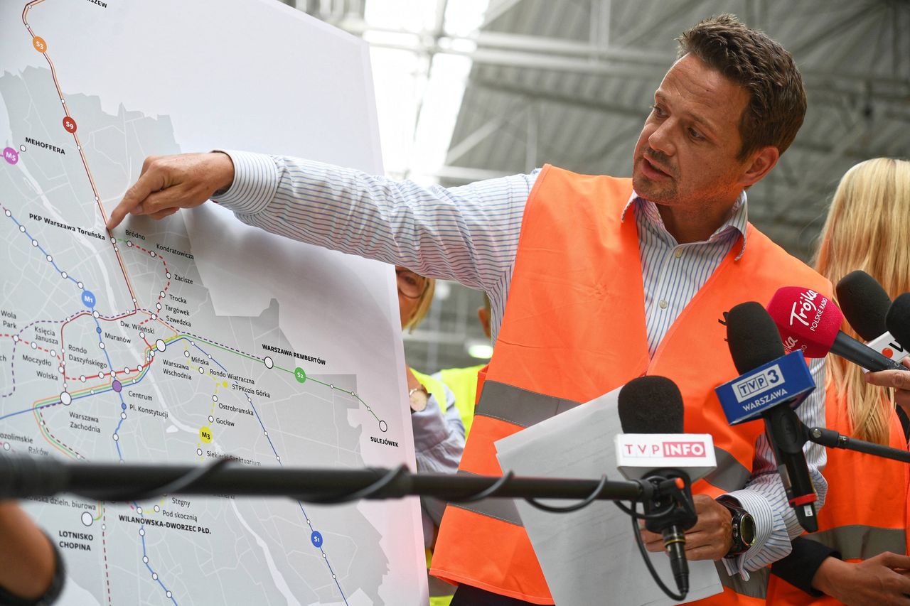Rafał Trzaskowski ma pomysł na komunikację. Wczoraj taśma, dziś nowe nitki... metra