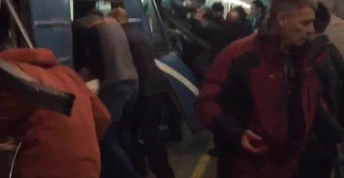 Zamach w rosyjskim metrze. Pierwsze filmy z miejsca tragedii