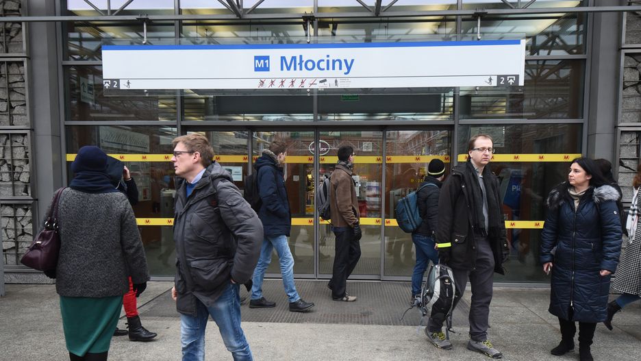 Na stacji Młociny pozostawiono bagaż.