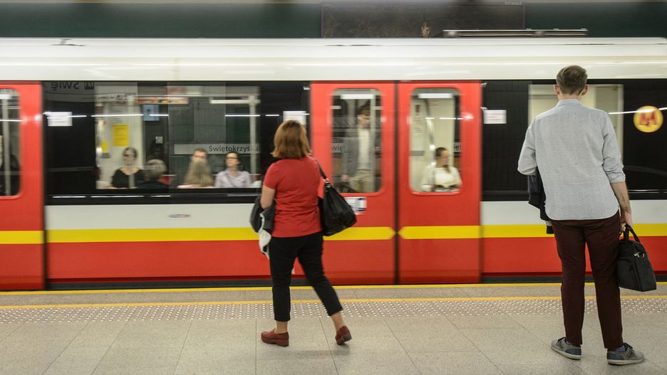 Warszawa. Trzy stacje metra są zamknięte.