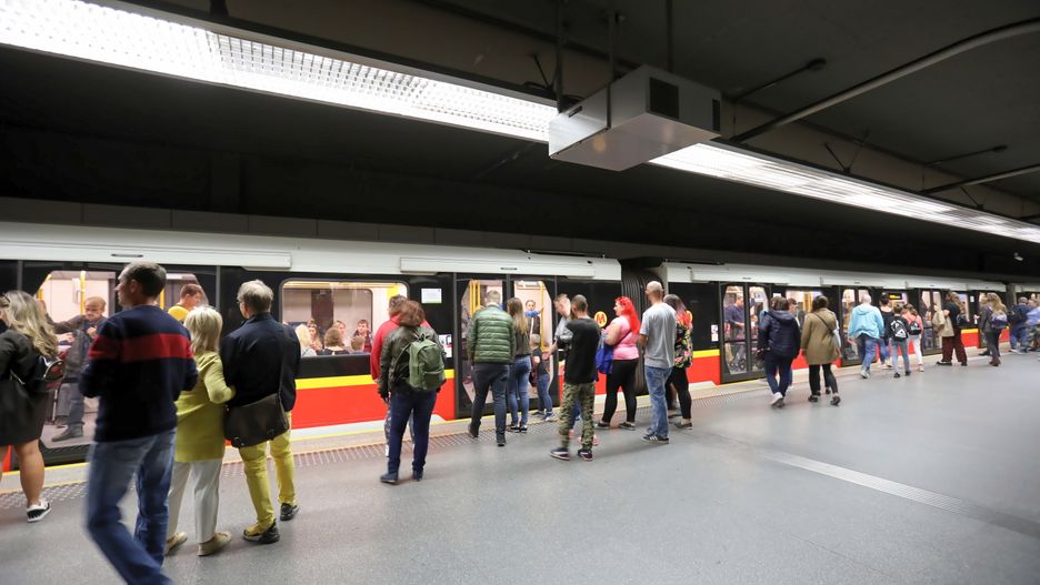Warszawa. Druga linia metra przewiozła cztery miliony pasażerów