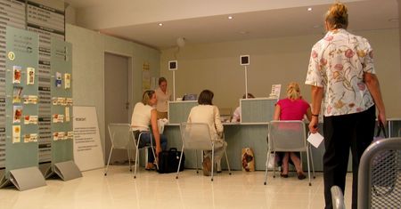 Masz abonament medyczny, ale do lekarza szybciej zapiszesz się na NFZ. Pułapka na pieniądze