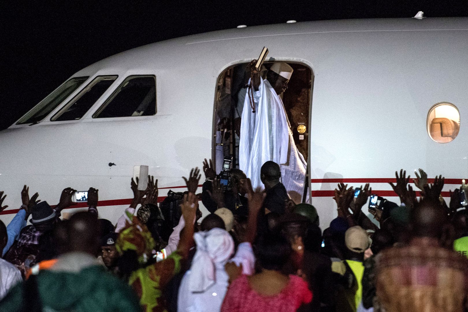 Dyktator Gambii uciekł z kraju. Teraz wyprzedają jego luksusowe limuzyny i samoloty