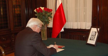 Prezydent Niemiec wpisał się do księgi kondolencyjnej poświęconej Adamowiczowi. "To przestroga"