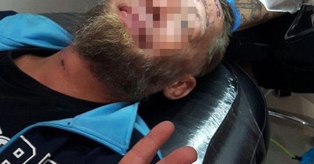 Chcą pomóc bezdomnemu Tomkowi. Za 100 euro dał sobie zrobić tatuaż na czole
