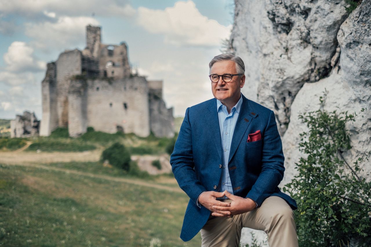 Byłam na placu budowy zamku. "Serce Polski w dalszym ciągu tutaj bije"