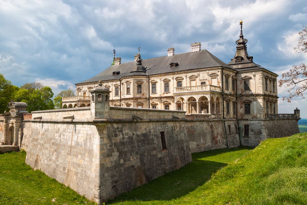 Niszczejący Wersal Wschodu. Oto zamek w Podhorcach 