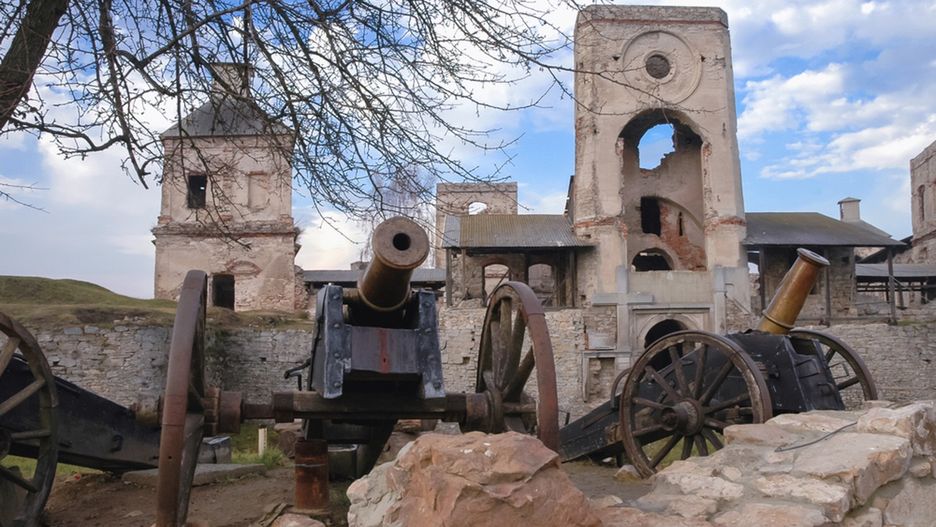Magnacki warowny pałac zachwyca wciąż architekturą, mimo że pozostały jedynie ruiny