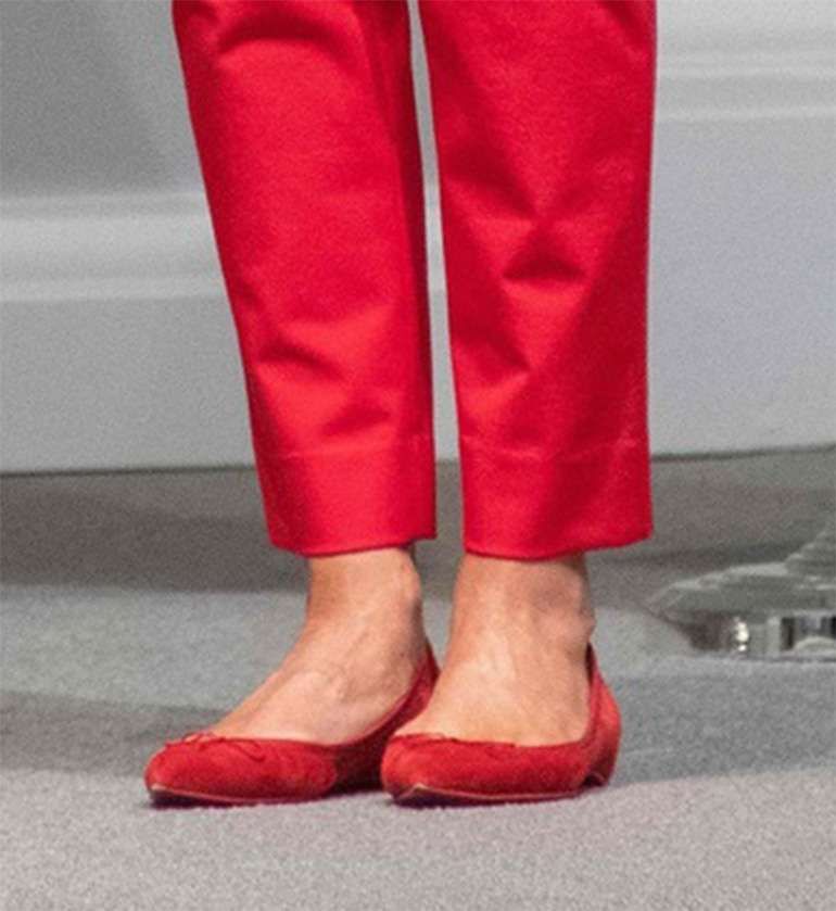 Stylizacja Melanii Trump na akcji Czerwonego Krzyża