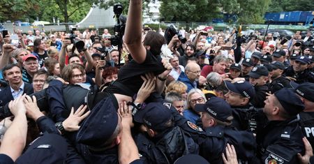 Joanna Schmidt wwiozła dwie osoby w bagażniku. Jest decyzja Sejmu