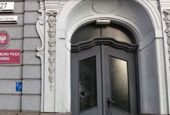 Gdańsk: poszukiwała go policja. Wpadł, bo wybił szybę na komendzie