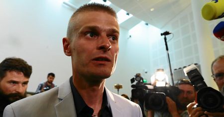 "Krew lała się strumieniami". Policjant, którego oskarża Tomasz Komenda, przerywa milczenie