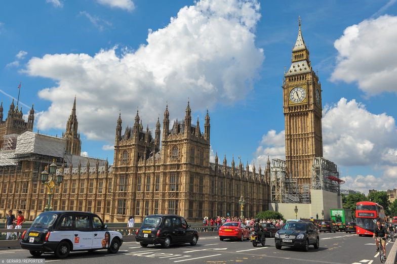 Brytyjski parlament został rozwiązany w nocy z wtorku na środę