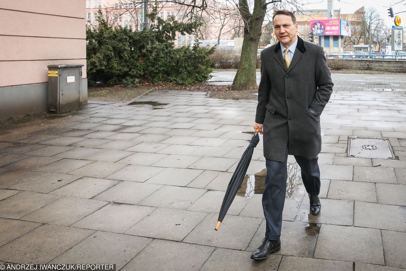 Radosław Sikorski (KE) wygrał w swoim okręgu z Kosmą Złotowskim (PiS)