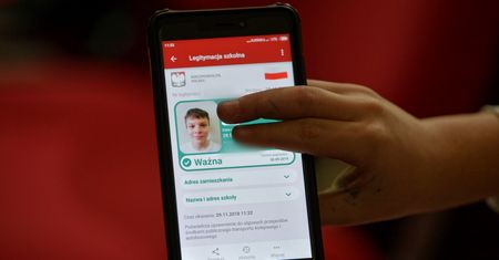 mLegitymacja. Ministerstwo Cyfryzacji: korzysta już ponad 2 tys. szkół
