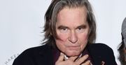 Val Kilmer przez chorobę ledwo mówi. Nie przeszkadza mu to grać w filmach