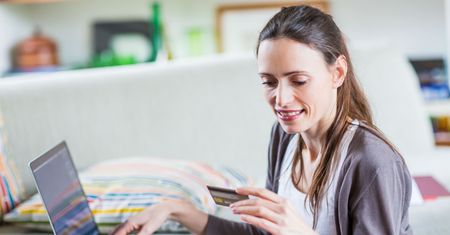 E-commerce rośnie w siłę. Coraz więcej Polaków kupuje przez internet