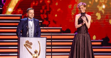 Telekamery: "Tylko nie mów nikomu" produkcją roku. Długie owacje na stojąco
