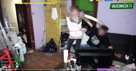 Policja przyjechała do patostreamerów i nic nie zrobiła. "Miłego nadawania"