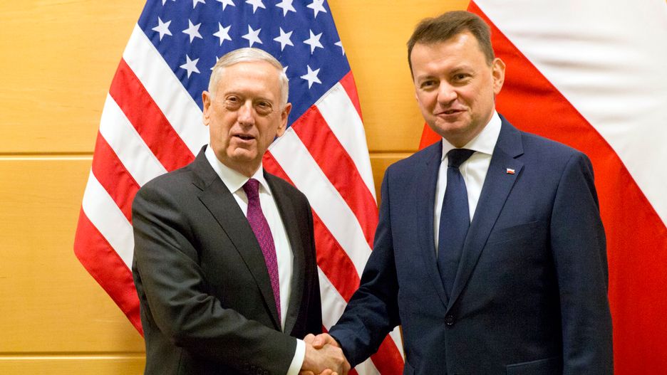 Mariusz Błaszczak, minister obrony narodowej (P) i James Mattis, sekretarz obrony Stanów Zjednoczonych (L)
